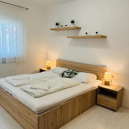 Leda Apartmanok 1-2 Siofok Aranypart Exterior photo