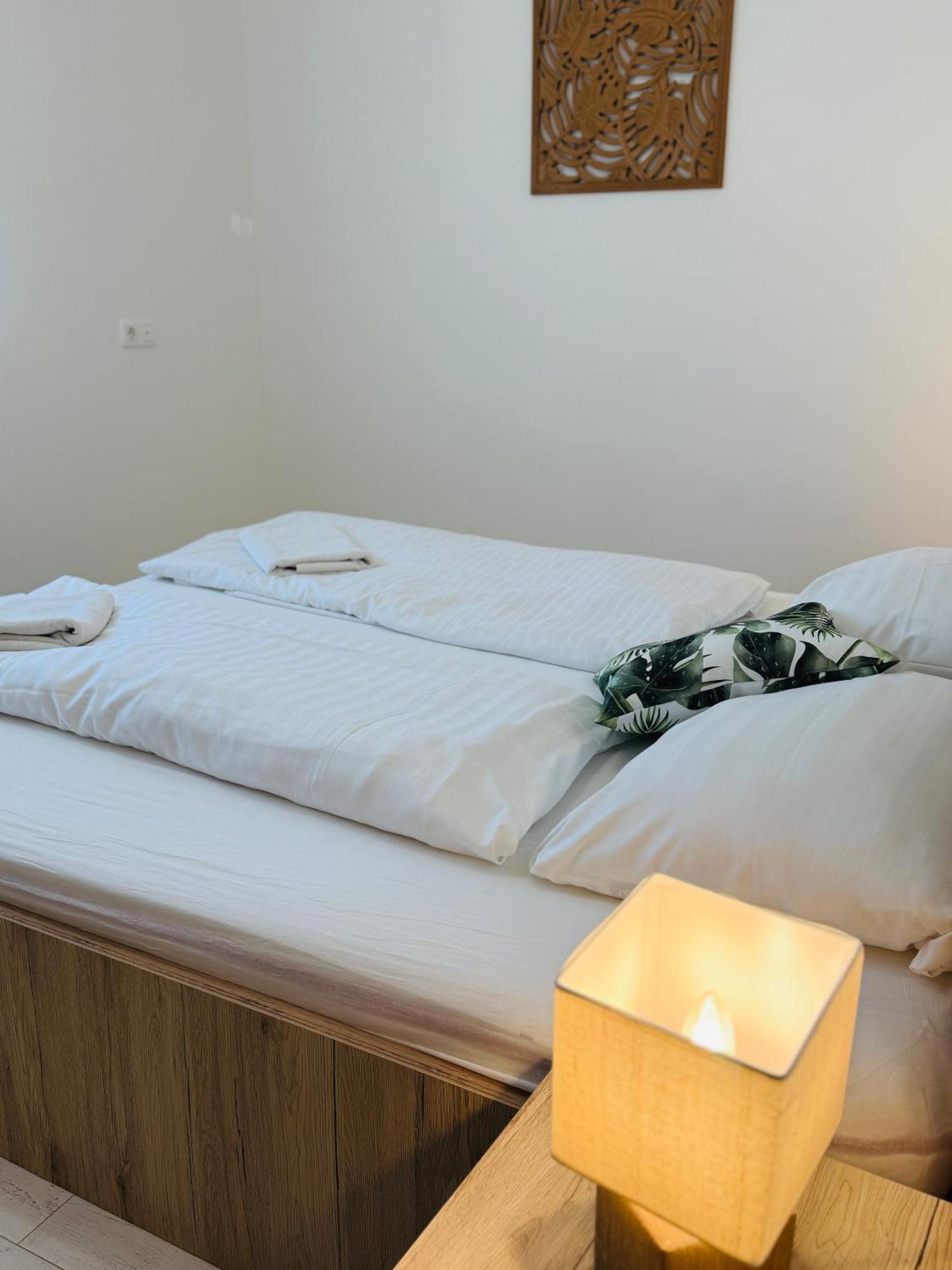 Leda 1-2 Aranypart Apartamento Siófok